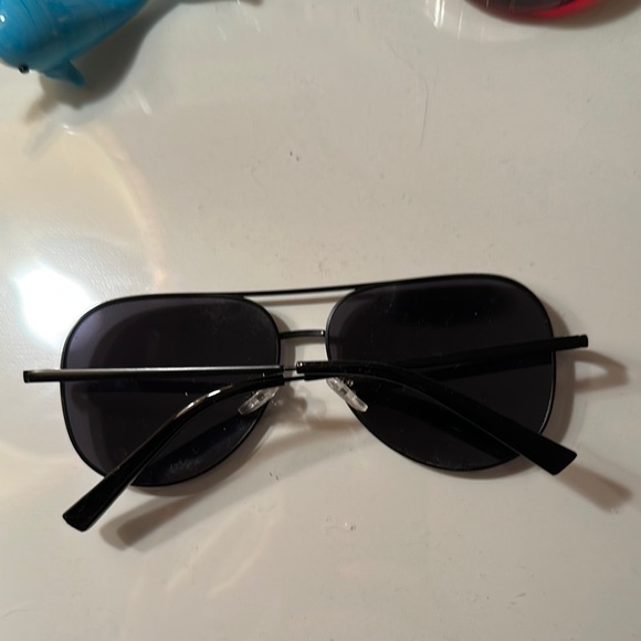 Black Aviator Sunglasses - Picture 2 of 2